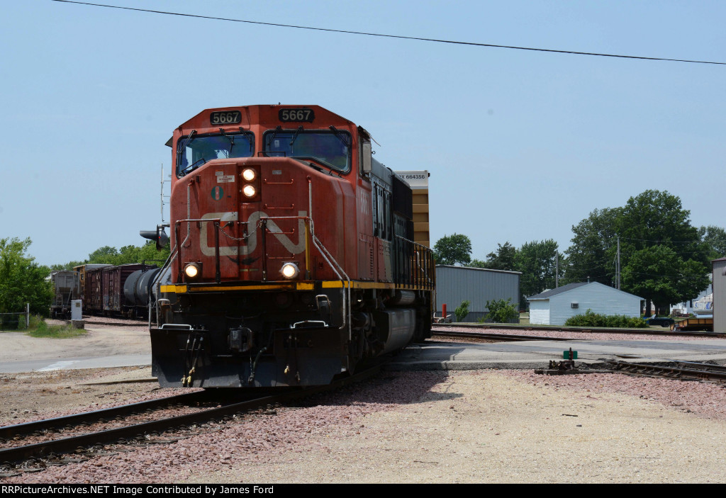 CN 5667 South